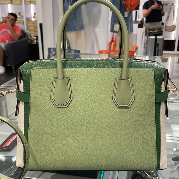 MICHAEL KORS
Mercer Md Color-Block Belted Satchel Crossbody Purse
Fern Green - Picture 6 of 16